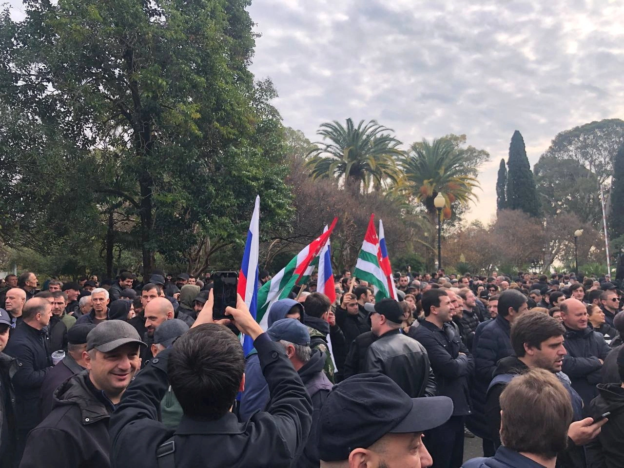 Протесты в Абхазии: в Кремле не возражают против прихода к власти оппозиции