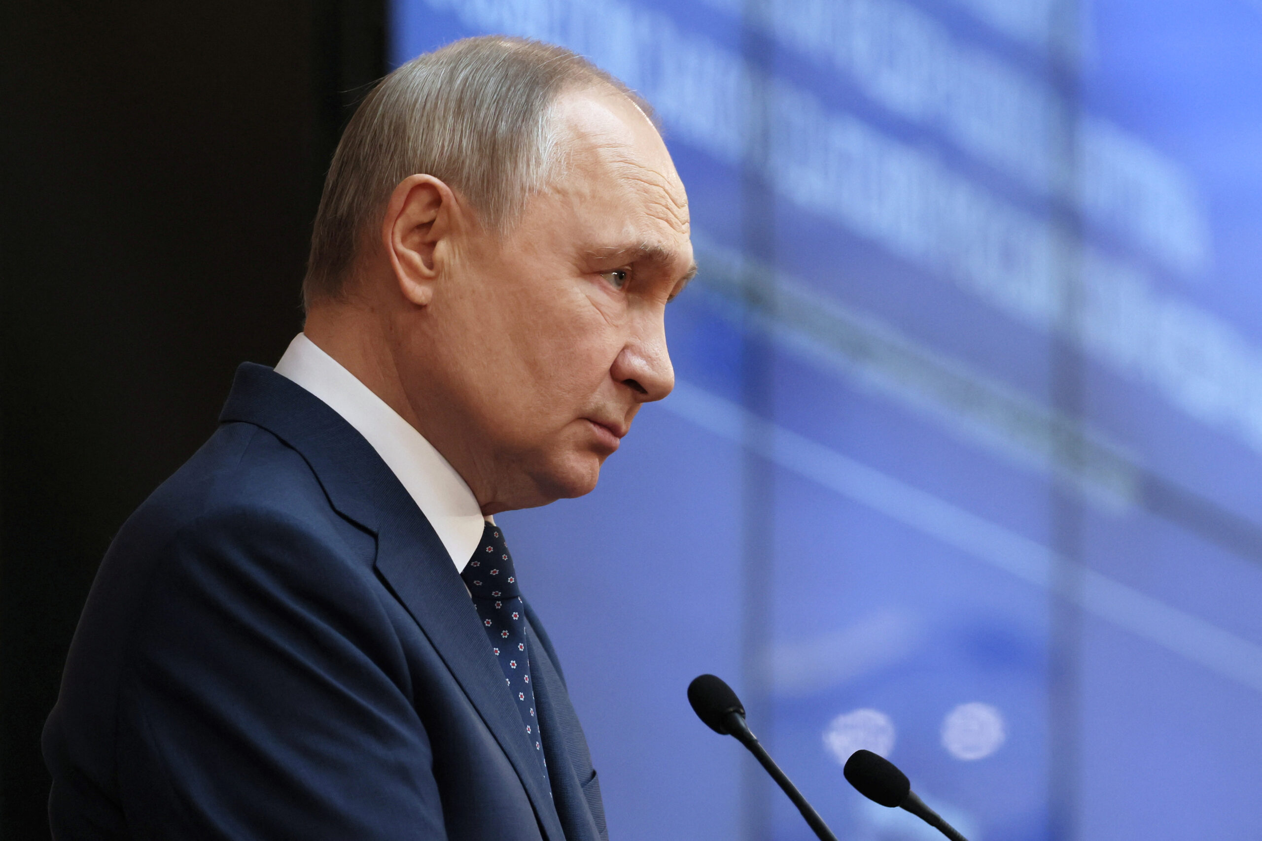 Владимир Путин предложил перемирие в войне с Украиной на 9 мая на три дня