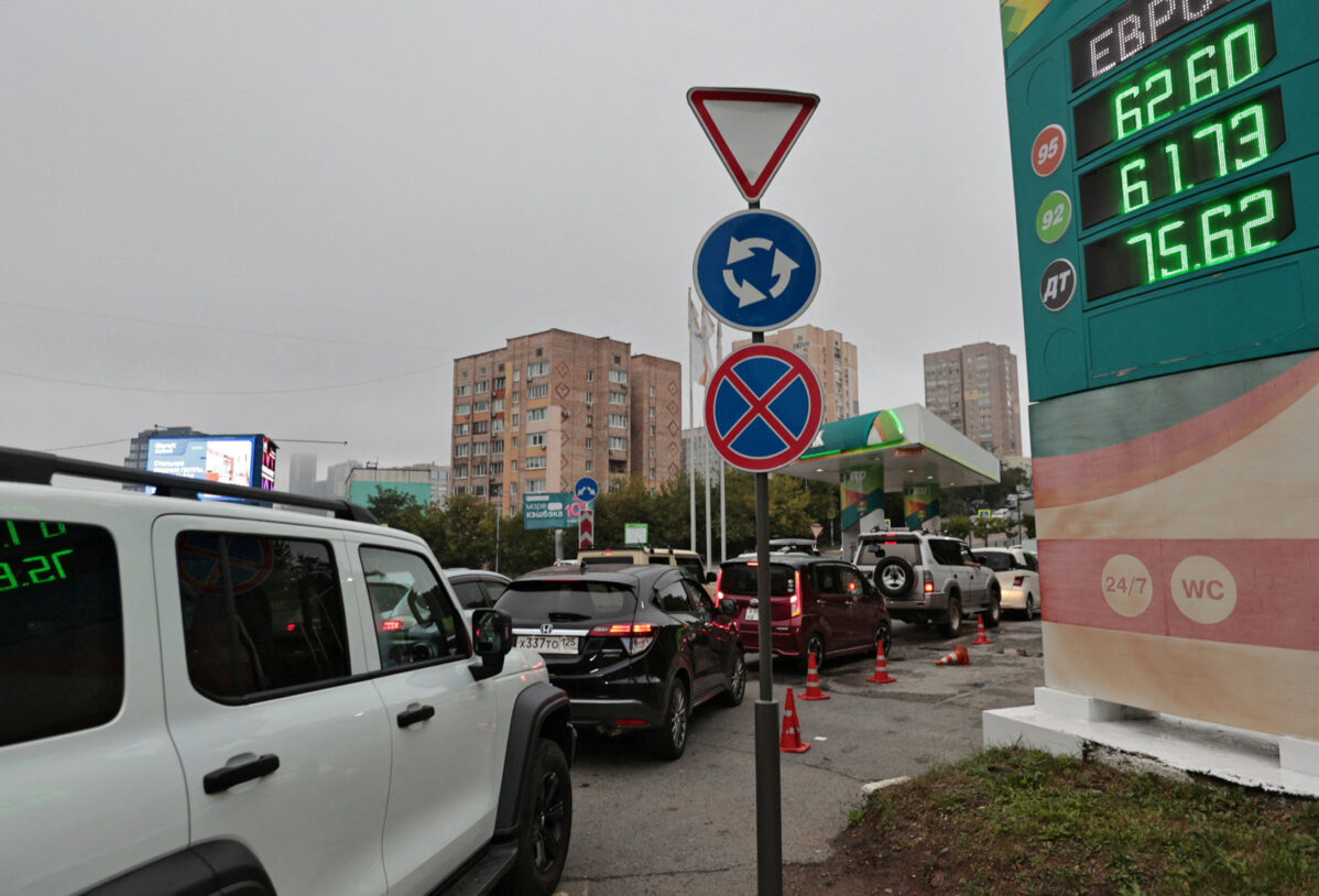 Цены на бензин в России в августе обновили исторические максимумы, в Забайкалье, Приморье и южных регионах отмечается нехватка топлива