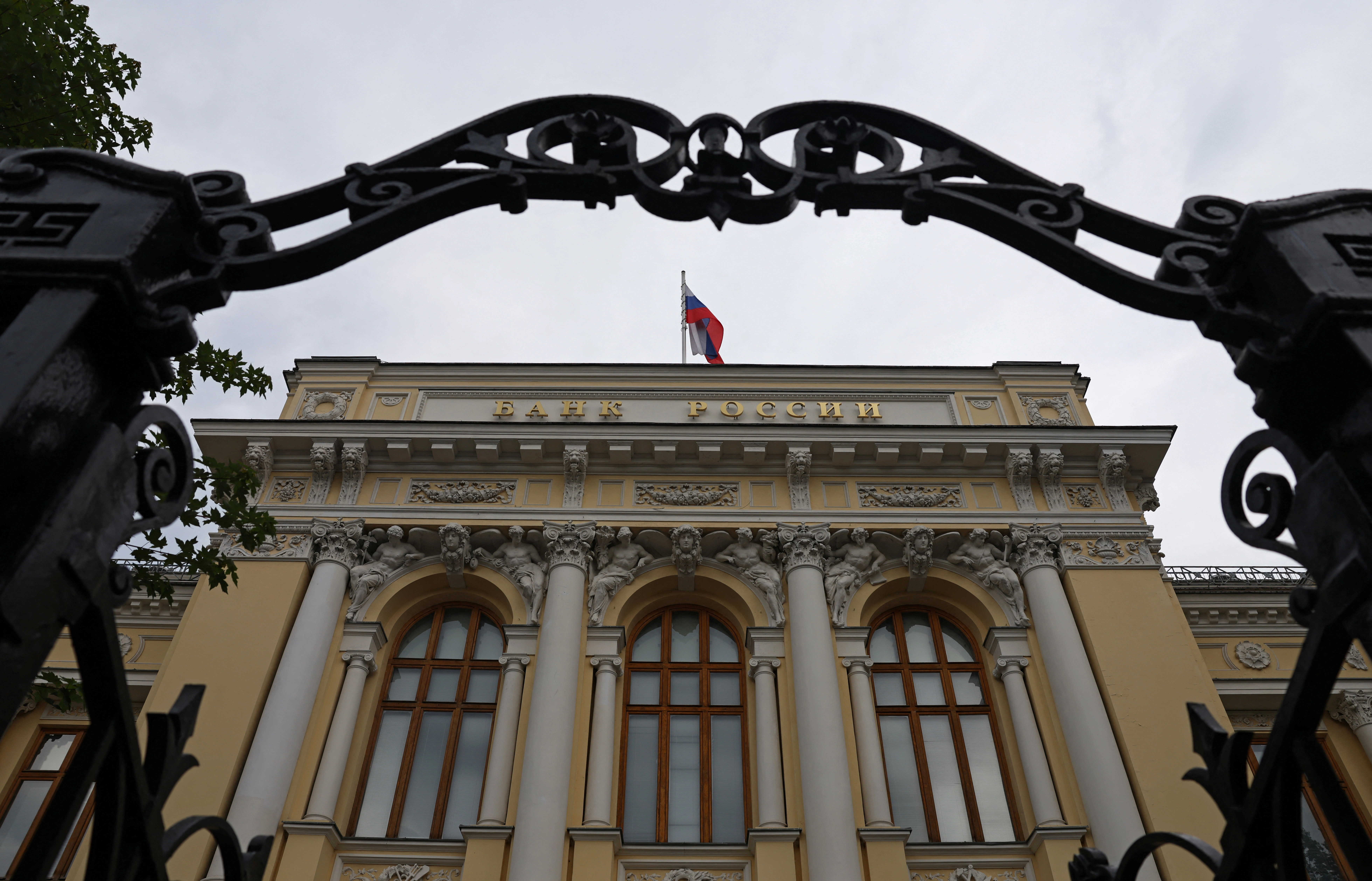 Центробанк снизил ключевую ставку с 18 до 17%