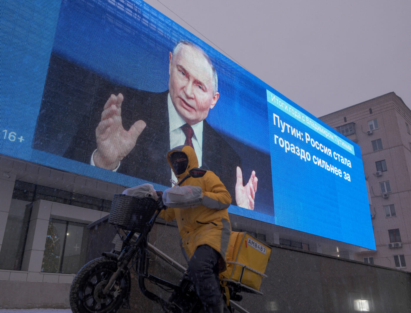 В 2025 году член СПЧ Марина Ахмедова попросила Владимира Путина запретить мопеды, на которых ездят курьеры — правительство может одобрить эту идею