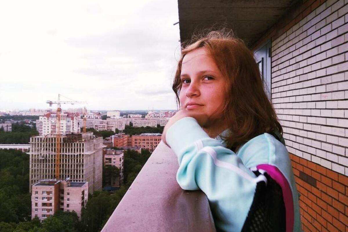 Школьницу, которая разместила фото участников РДК на стенде, приговорили к четырем годам колонии