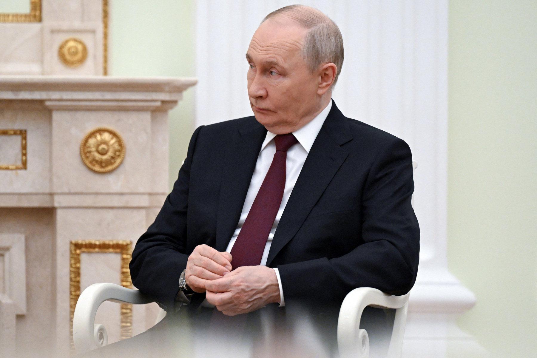 Кремлеботы начали оправдывать падение рейтинга Путина тем, что у других политиков он ещё ниже