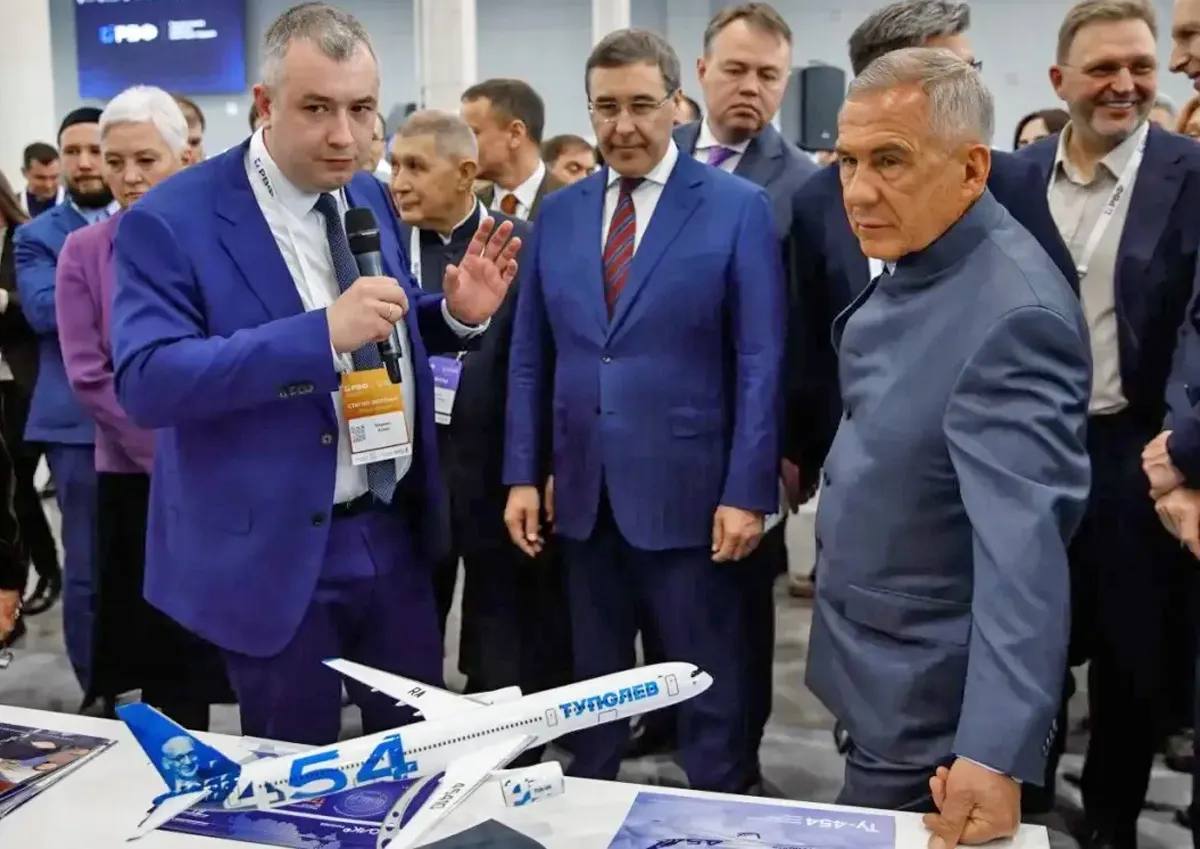 В России представили проект дальнемагистрального самолёта Ту-454. Он должен заменить западные лайнеры Boeing и Airbus