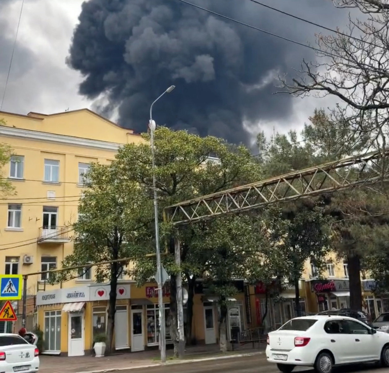 В Туапсе после атаки беспилотников вспыхнул пожар на морском терминале — четвёртый за две недели