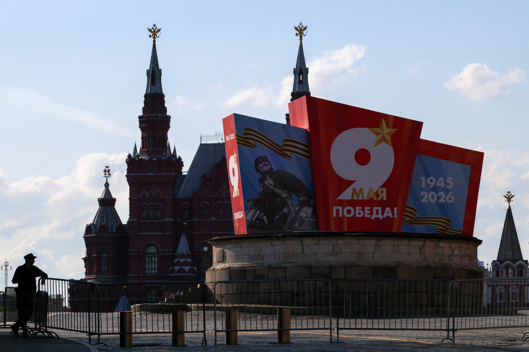 Минцифры подтвердило временное отключение мобильного интернета и СМС в Москве 9 мая в День Победы