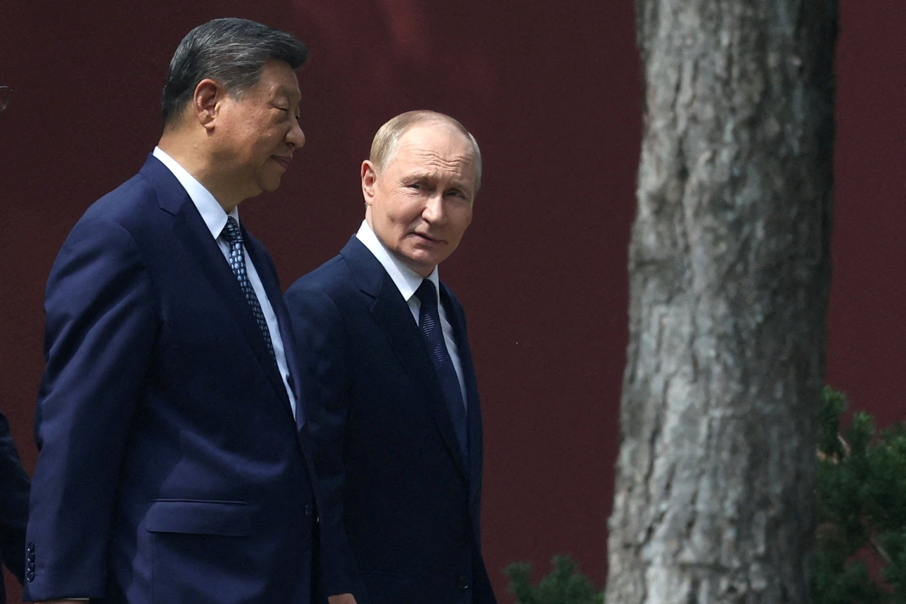 Владимир Путин совершает второй визит в Китай за год: о чём он будет говорить с Си Цзиньпином после визита Трампа
