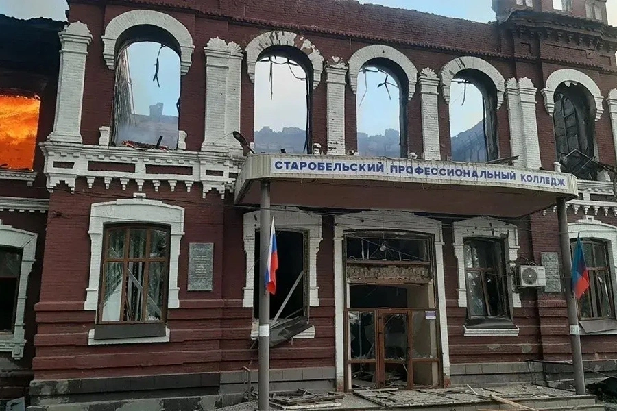 В Старобельске после удара по колледжу погибли четыре человека. Пострадали около 40 человек