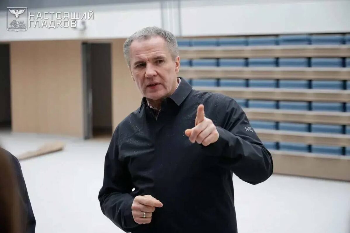 Бывший белгородский губернатор Вячеслав Гладков из ноунейма стал кем-то вроде «народного начальника» за счет регулярного прямого общения с гражданами