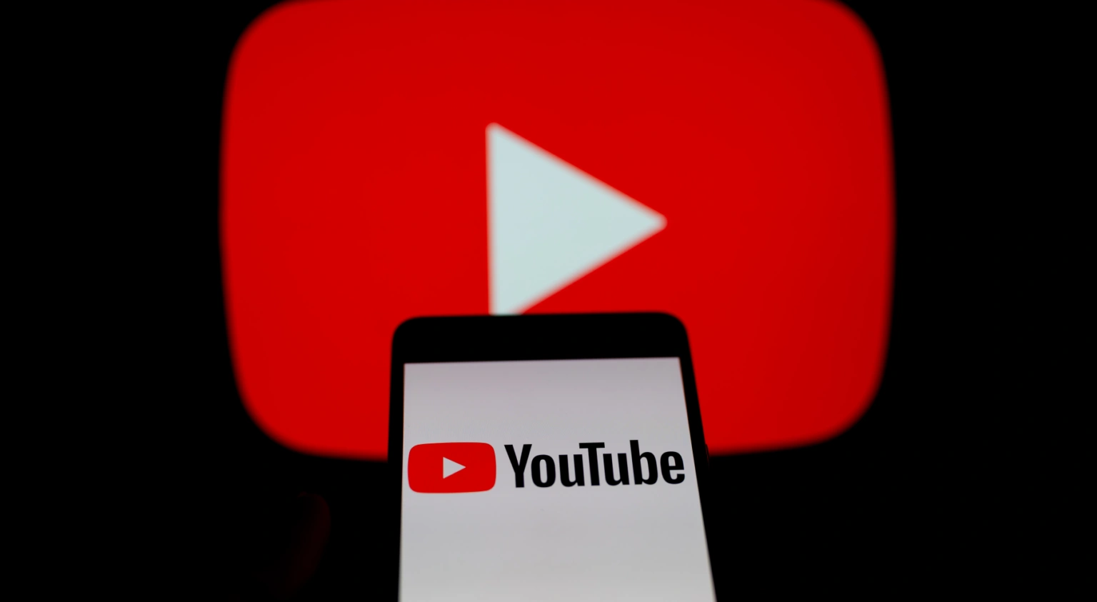 YouTube начал ограничивать доступ к части видео для пользователей с включённым VPN. Пользователи сообщают о требовани отключить сервисы обхода блокировок