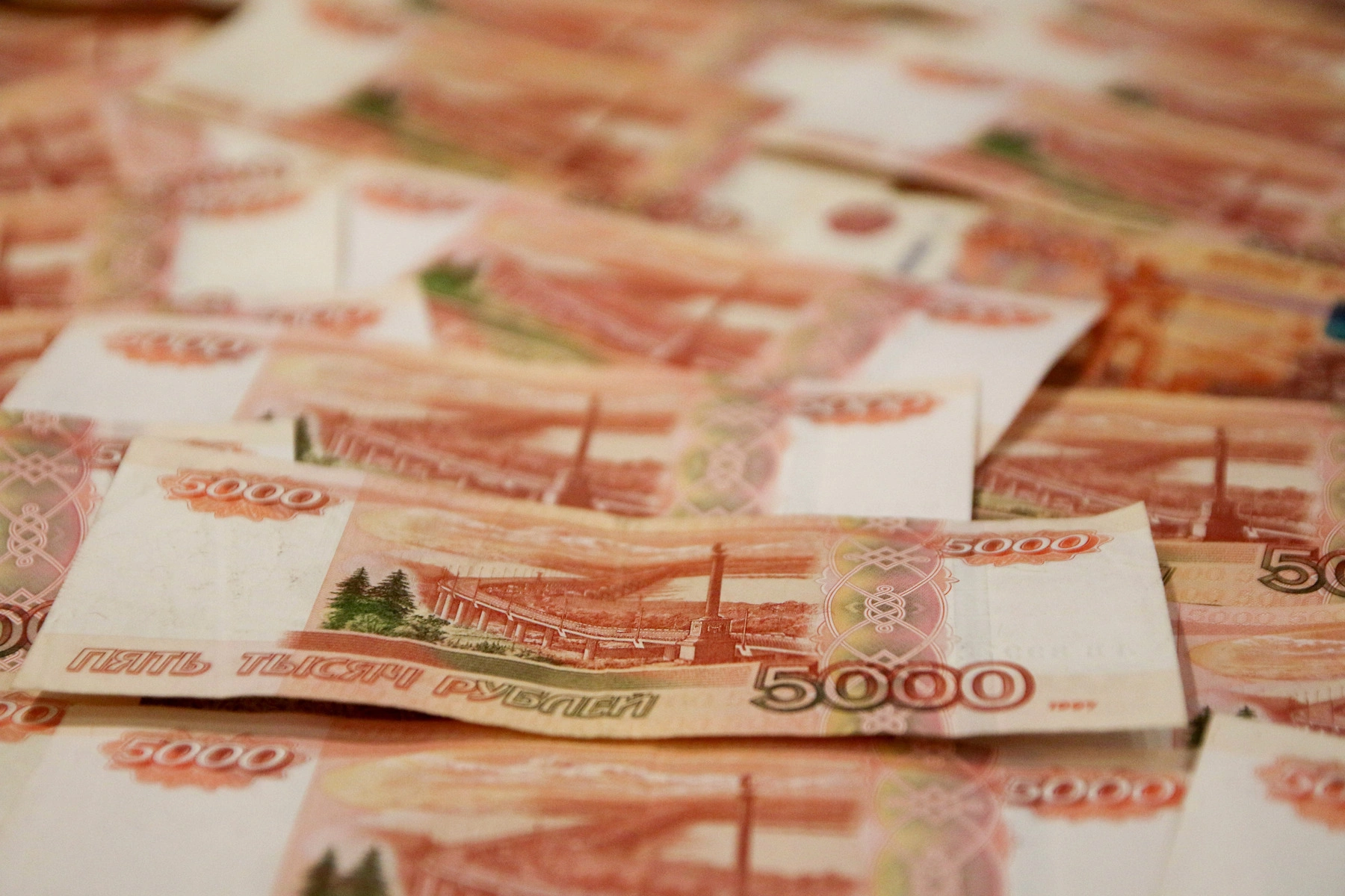 Минфин и Центробанк предупредили Владимира Путина о рисках для бюджета из-за роста военных расходов