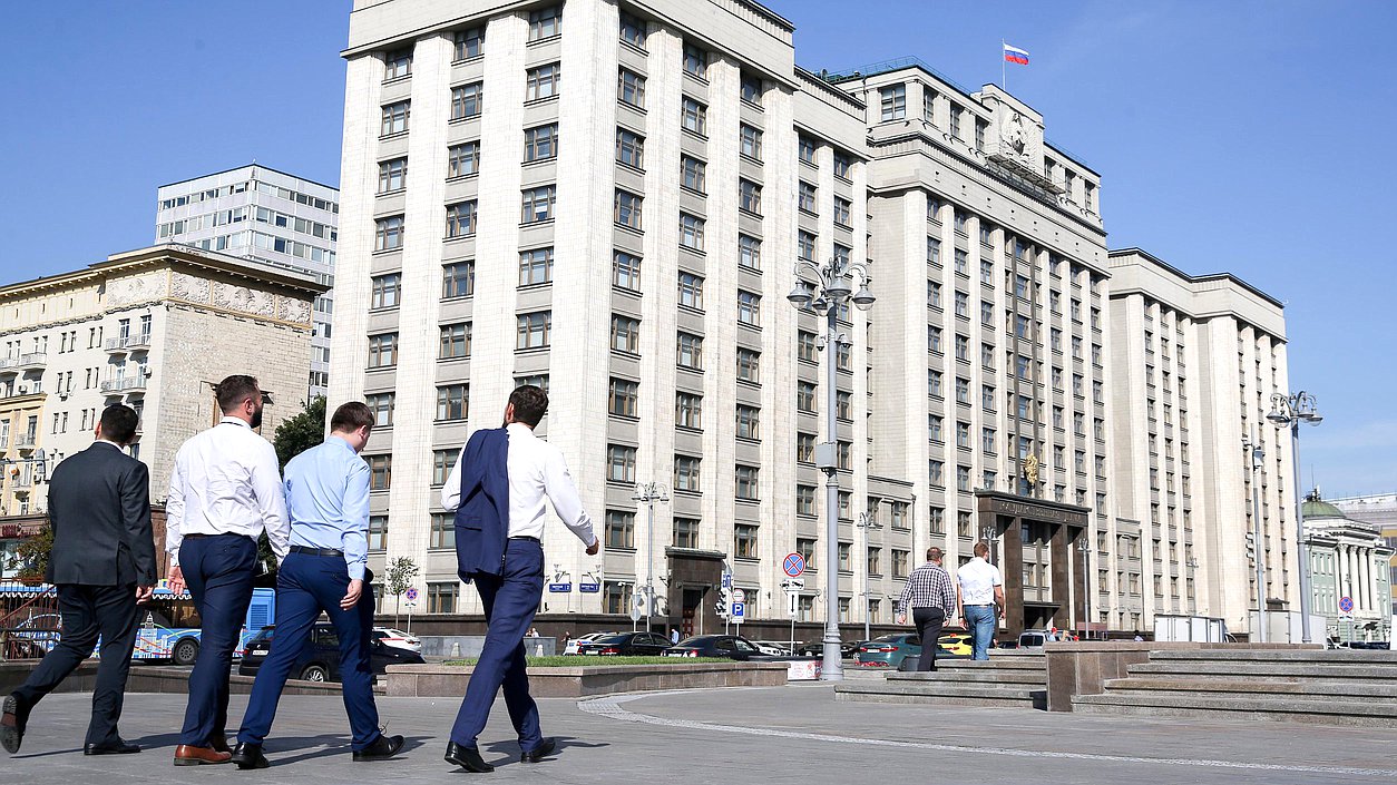 Дума приняла закон о штрафах до 700 тысяч рублей для владельцев сайтов, которые допускают авторизацию через Google, Apple ID и другие зарубежные аккаунты