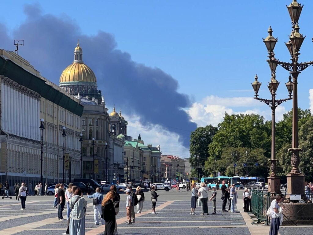 Российские чиновники, присутствовавшие на ПМЭФ-2026 равнодушно восприняли удары БПЛА по Санкт-Петербургу