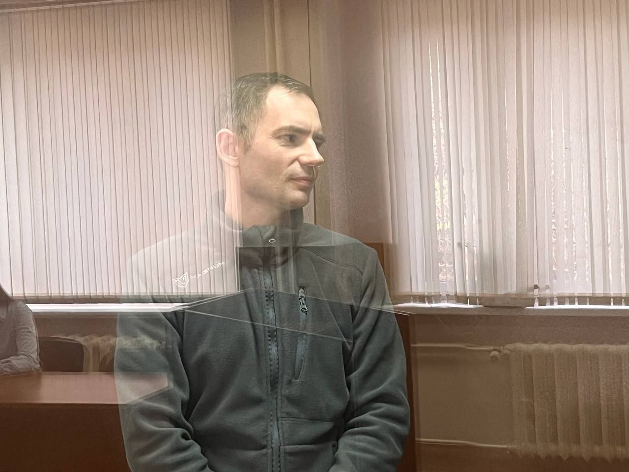 Заместителя председателя партии «Яблоко» Максима Круглова приговорили к семи годам колонии общего режима по делу о распространении «фейков» о российской армии