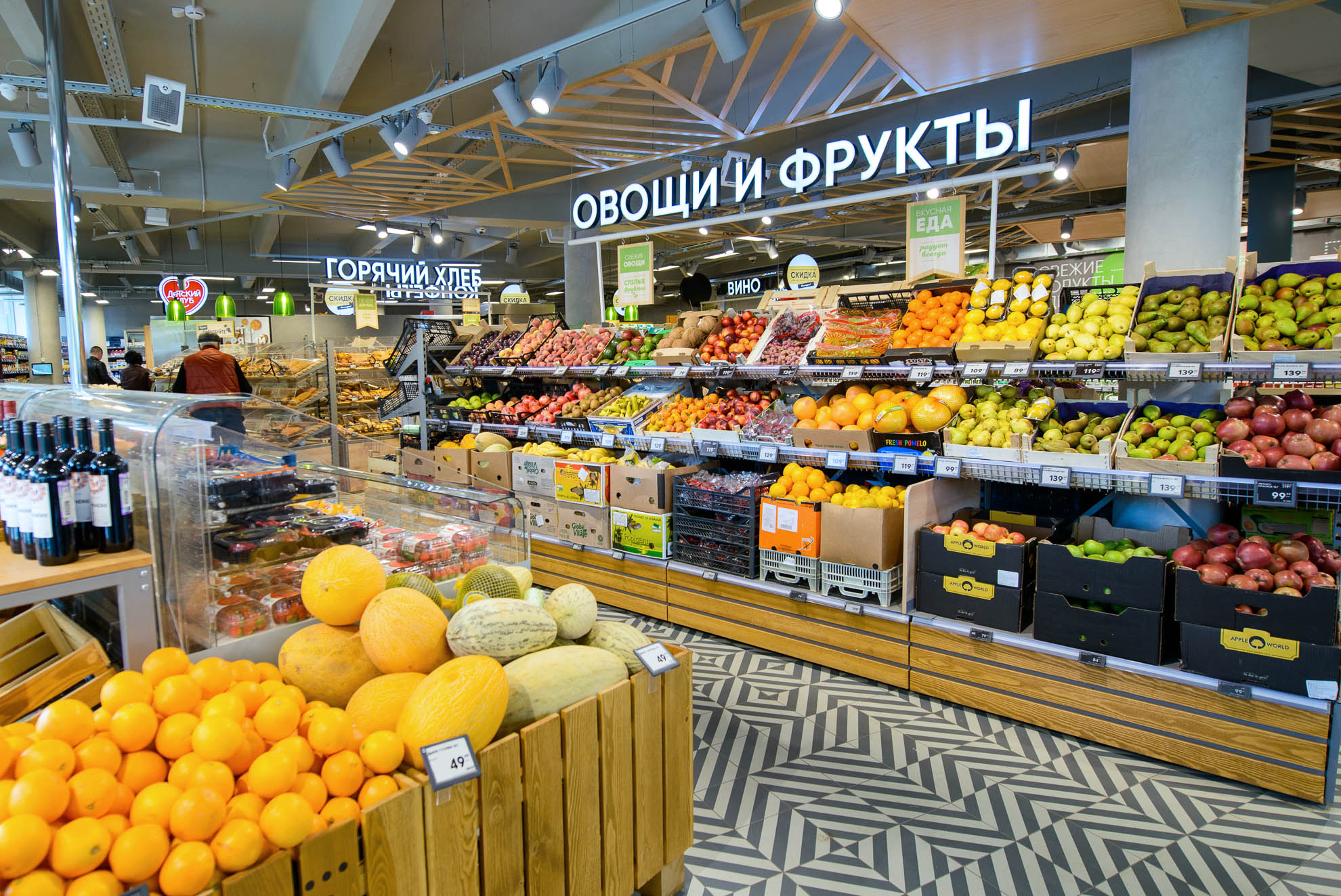 В IV кв 2025-го российская семья с тремя и более детьми тратила на продукты питания 42,2% от своих доходов