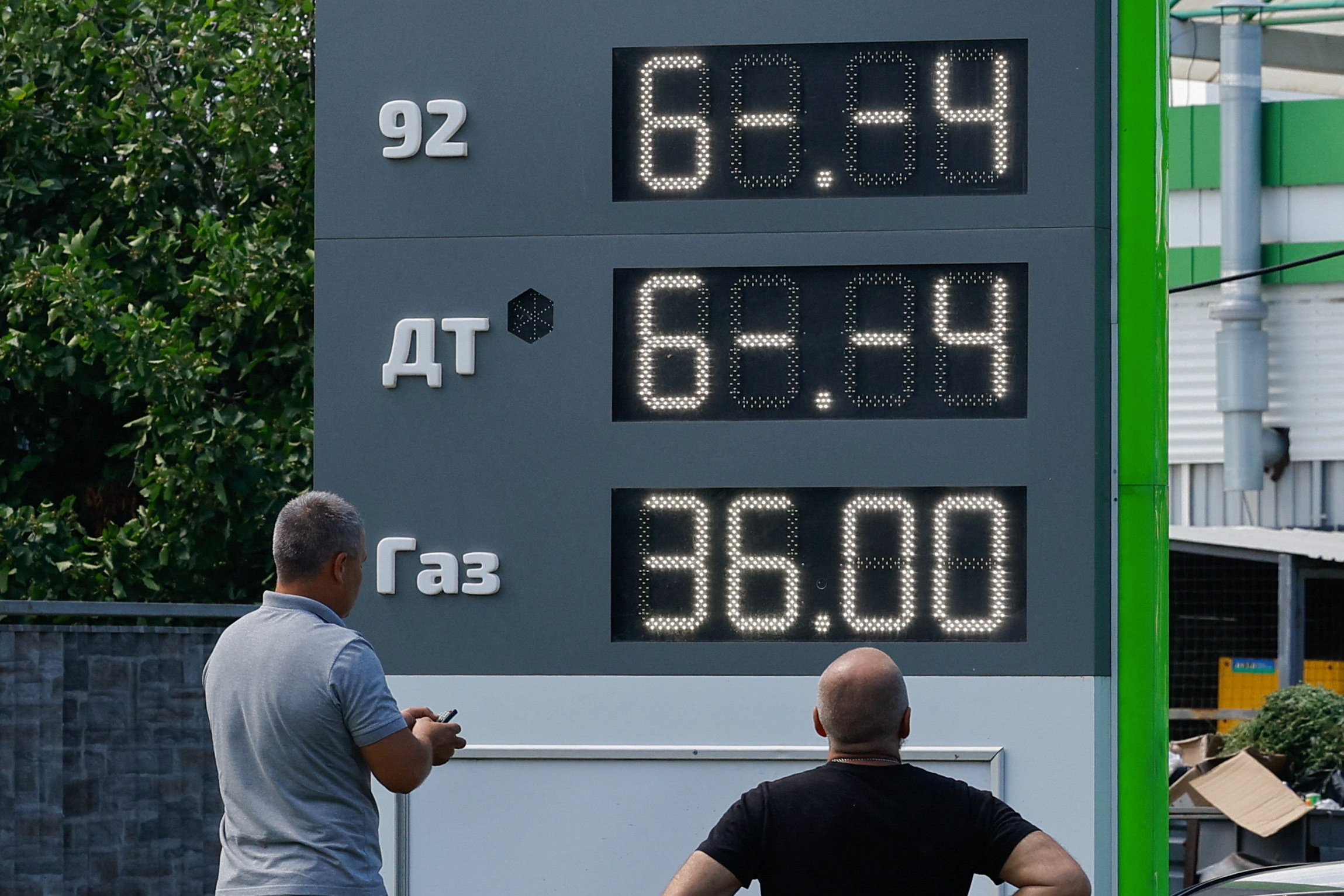 Рост цен на топливо в «ДНР» и «ЛНР» составил до 70% за две недели. Похожий рост фиксируют и в Крыму
