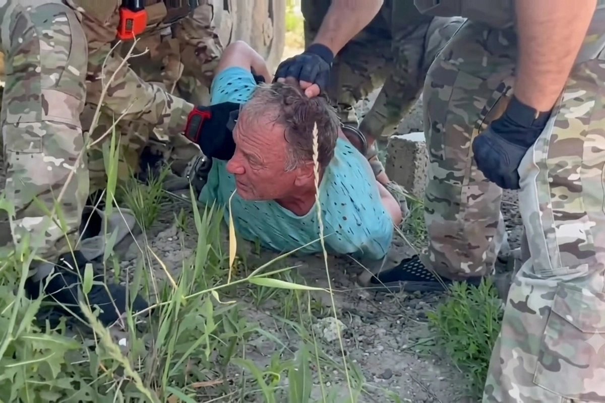 Снявшего замаскированный бензовоз крымчанина арестовали за «неповиновение ФСБ» и обвинили в «дискредитации» армии