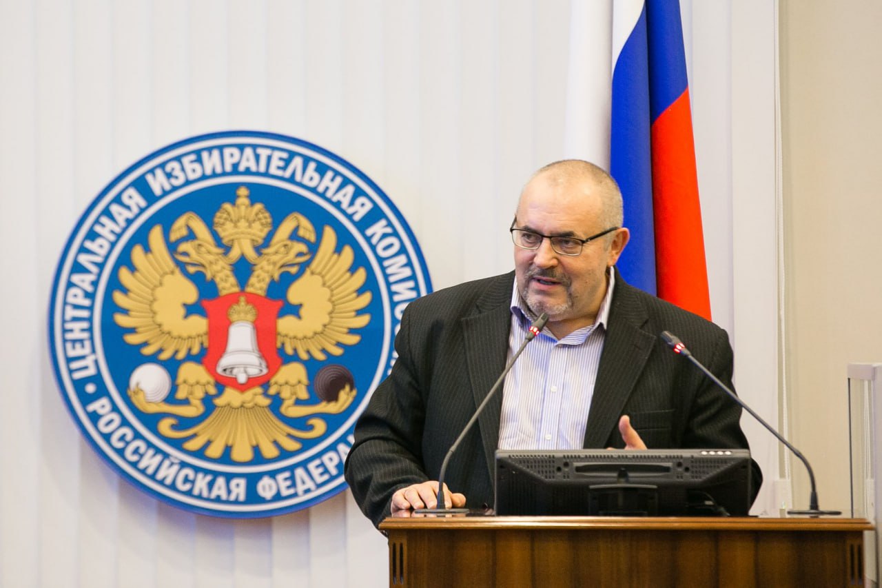 Полиция задержала Бориса Надеждина. Это произошло через три дня после включения политика в реестр «иноагентов». Причины задержания пока неизвестны