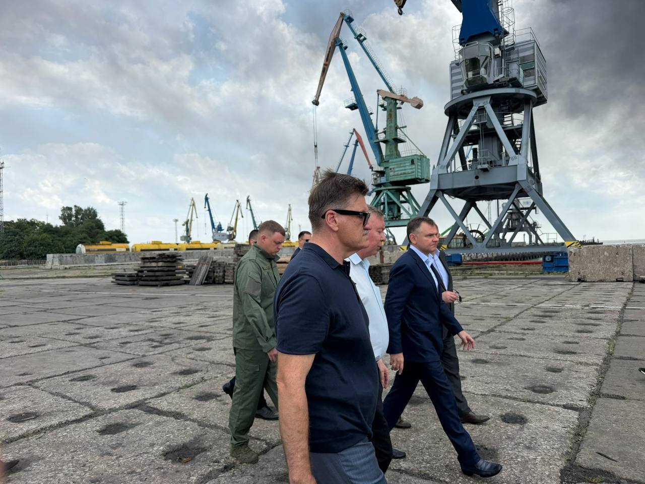 Спутниковые снимки зафиксировали нефтяное загрязнение у порта Таганрога после атак БПЛА
